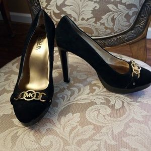 Michael Kors Suede pumps